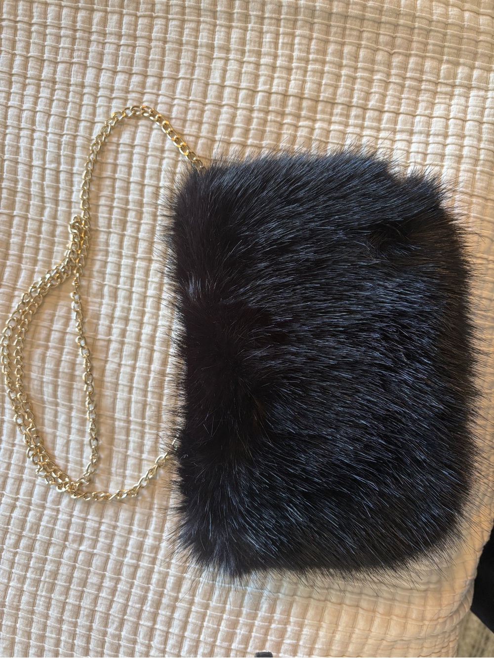 NEW Do everything in love Black Faux Fur Crossbody with Gold Chain Strap